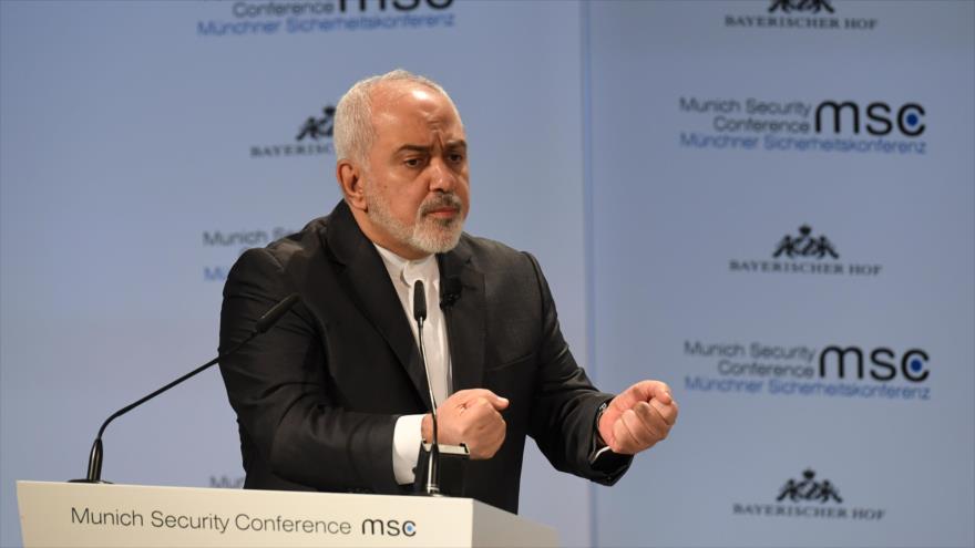 El canciller de Irán, Mohamad Yavad Zarif, ofrece un discurso en la Conferencia de Seguridad de Múnich (Alemania), 17 de febrero de 2019. (Foto: AFP)