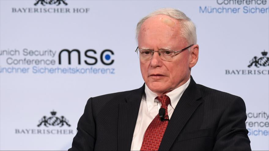 Enviado especial de EE.UU. para Siria, James Jeffrey, habla en un foro en la Conferencia de Seguridad de Múnich, 17 de febrero de 2019. (Foto: AFP)