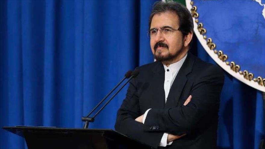 El portavoz de la Cancillería persa, Bahram Qasemi, en una conferencia de prensa celebrada en la sede del Ministerio en Teherán, capital iraní.