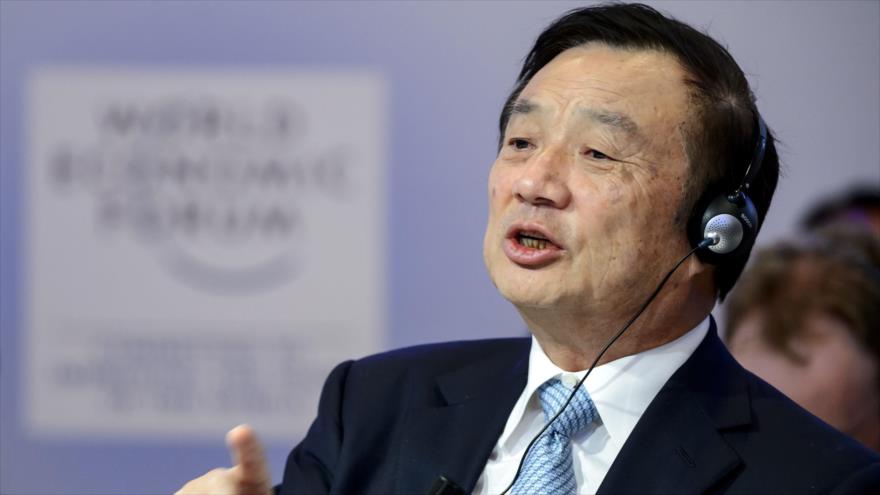 El fundador de Huawei, Ren Zhengfei, habla durante un foro económico en Davos, Suiza. (Foto: AFP)