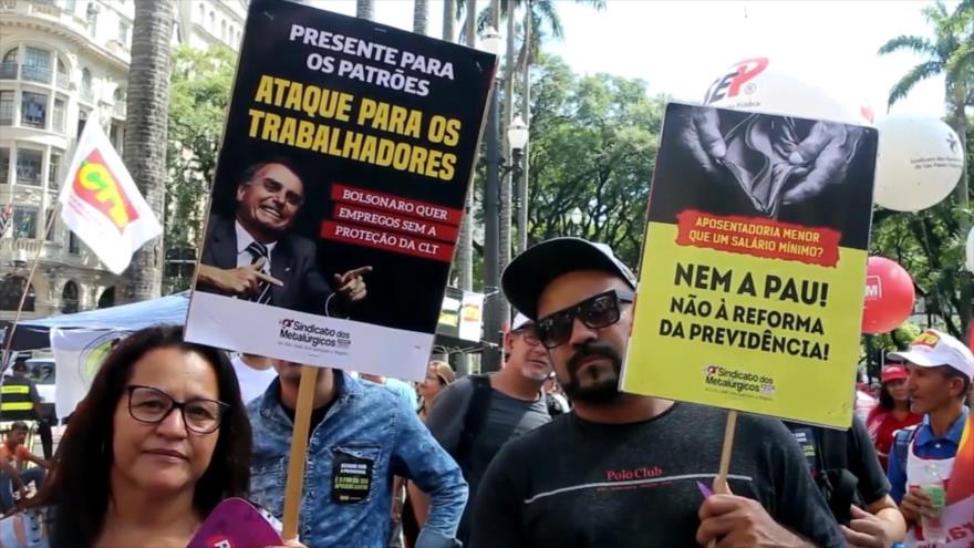 Brasileños protestan contra reforma de pensiones de Bolsonaro