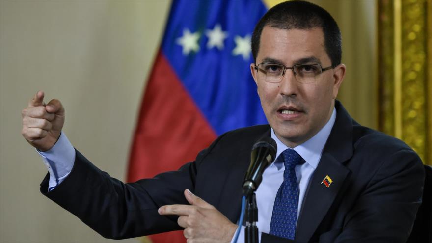 El canciller de Venezuela, Jorge Alberto Arreaza, habla en una conferencia de prensa, Caracas, 28 de enero de 2019. (Foto: AFP)	