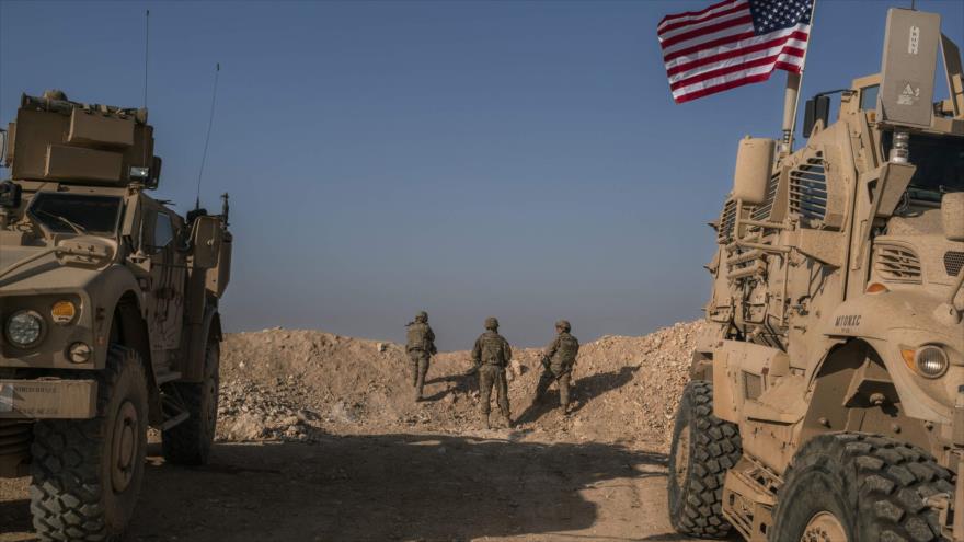 Fuerzas estadounidenses desplegadas a las afueras de Manbij, ciudad situada en el norte sirio.