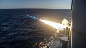 Irán prueba misiles de crucero y torpedos en gran maniobra militar
