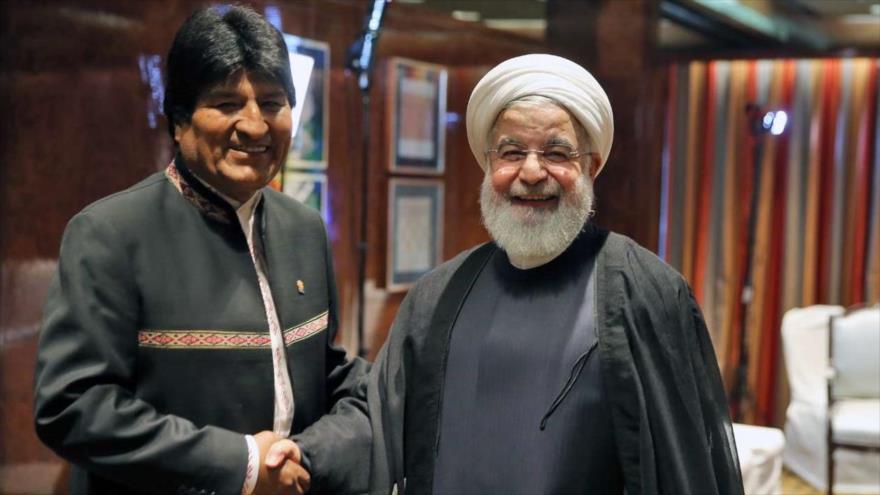 El presidente de Irán, Hasan Rohani (dcha.), y su par de Bolivia, Evo Morales, en una reunión en Nueva York, 24 de septiembre de 2018. 