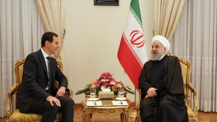 El presidente sirio, Bashar al-Aasad (izda.), se reúne con su par iraní, Hasan Rohani, en Teherán, 25 de febrero de 2019. (Foto: President.ir)