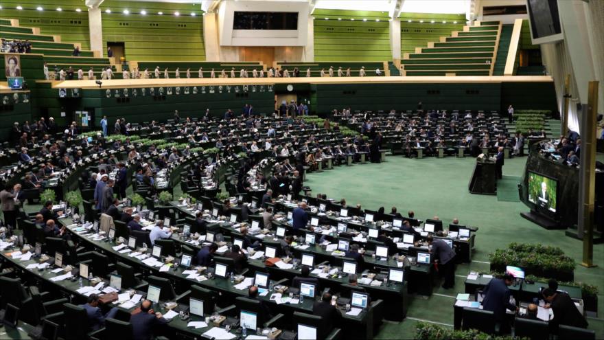 El canciller iraní, Mohamad Yavad Zarif, comparece en una sesión del Parlamento persa en Teherán, la capital persa, 7 de octubre de 2018. (Foto: AFP)
