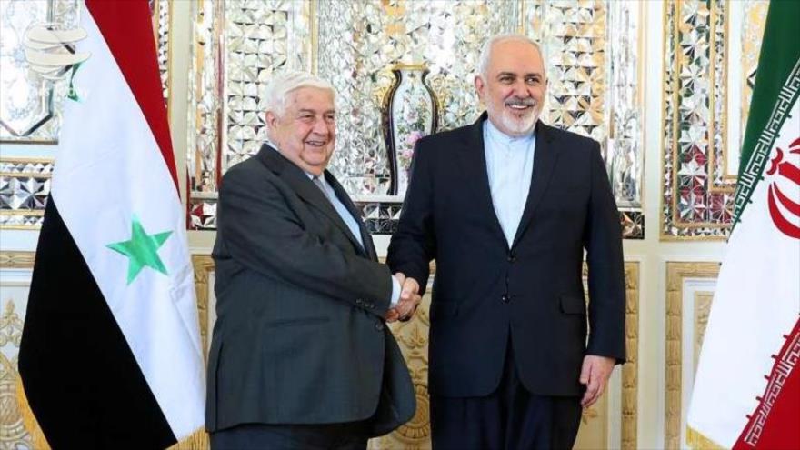 El ministro iraní de Asuntos Exteriores, Mohamad Yavad Zarif, durante una reunión con su homólogo siria, Walid al-Moalem, en Teherán.