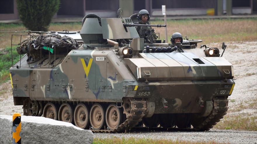 Un vehículo blindado de Corea del Sur durante una maniobra militar conjunta con EE.UU. en Pocheon, al noreste de Seúl. (Foto: AFP)