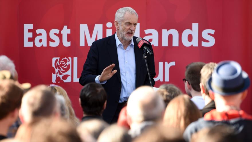 El líder del Partido Laborista británico, Jeremy Corbyn, habla en un acto oficial en Broxtowe, en el Reino Unido, 23 de febrero de 2019. (Foto: AFP)