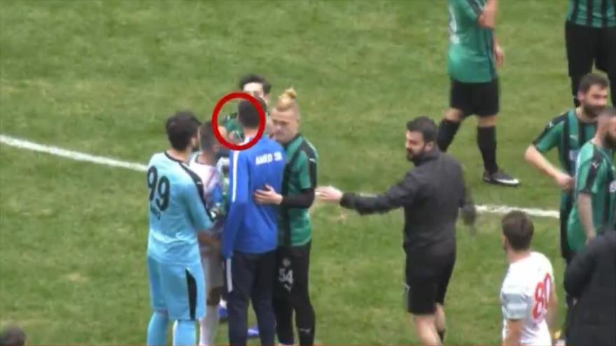 Vídeo: Futbolista turco agrede a sus rivales con una cuchilla | HISPANTV