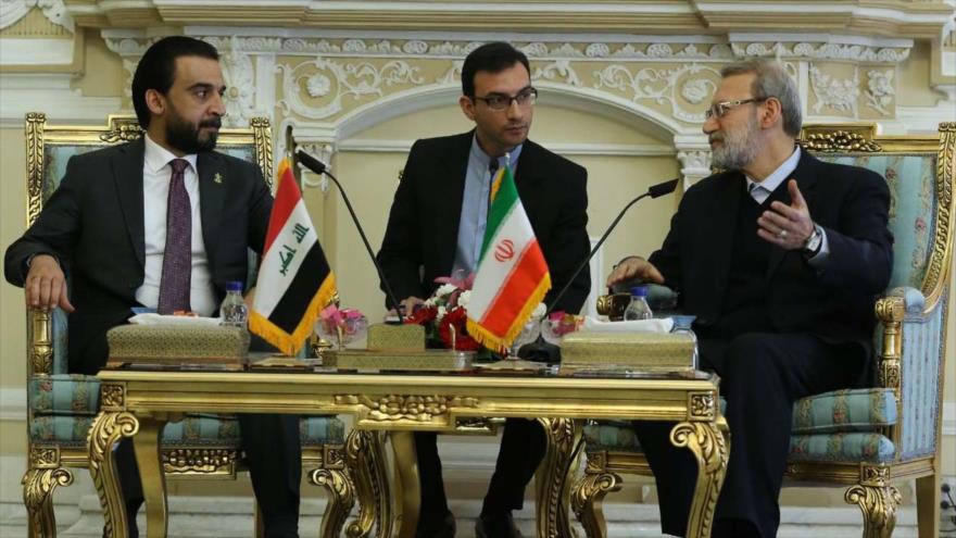El presidente del Parlamento iraquí, Muhamad al-Halbusi (izda.) y su homólogo iraní, Ali Lariyani, en Teherán, capital de Irán, 6 de marzo de 2019. 
