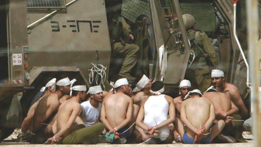Los palestinos detenidos por fuerzas del ejército de Israel.