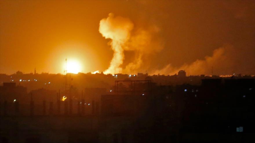 Explosión provocada por un ataque aéreo israelí en el sur de Gaza, 20 de julio de 2018. (Foto: AFP)
