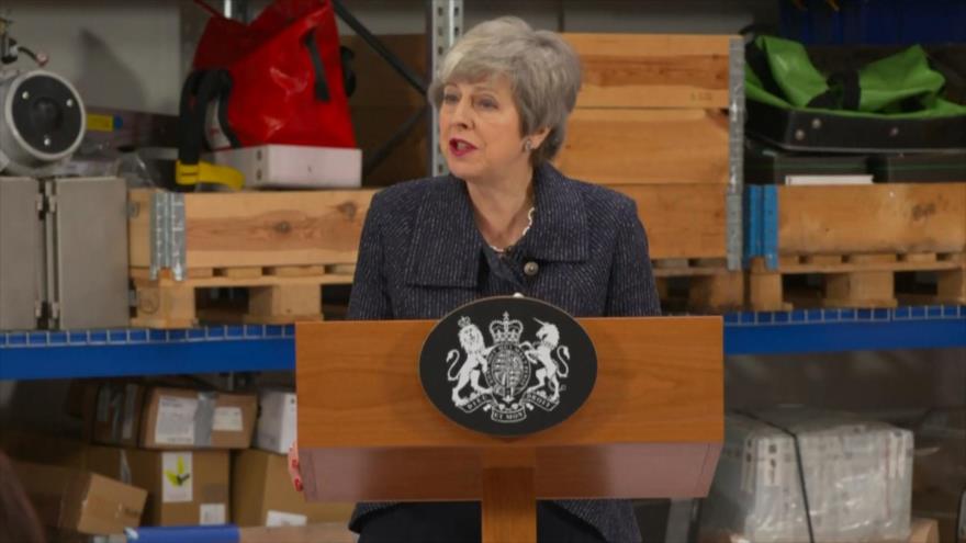 May alerta de un futuro incierto si rechazan su Brexit