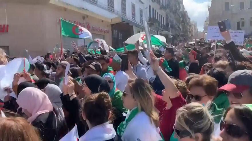 En Argelia protestan contra el quinto mandato del presidente