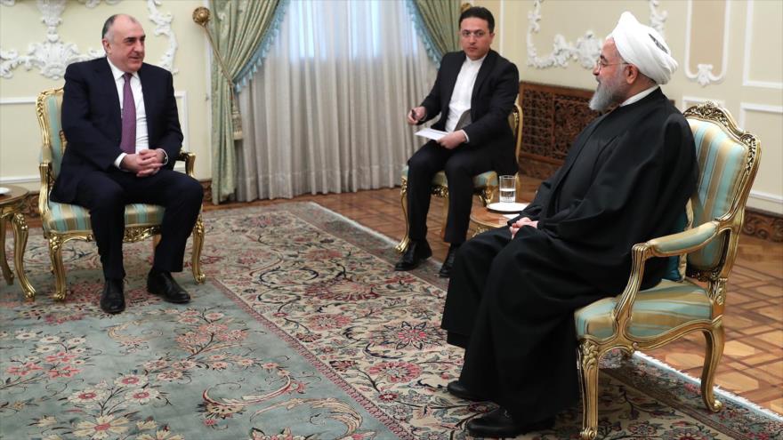 El canciller azerbaiyano, Elmar Mammadyarov (izq.), se reúne con el presidente iraní, Hasan Rohani, en Teherán, 9 de marzo de 2019. (Foto: President.ir)