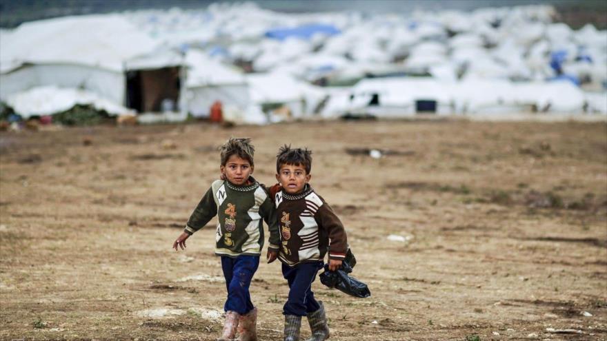 Niños en el campamento de refugiados de Rukban en Siria.