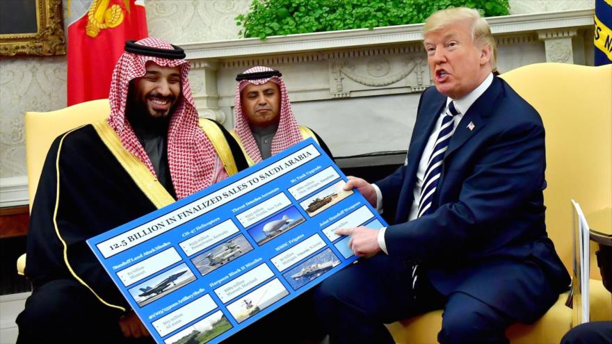 El presidente de EE.UU., Donald Trump, se jacta de sus ventas de armas a Riad ante el príncipe Muhamad bin Salman, 20 de marzo de 2018. (Foto: Getty)