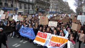 Estudiantes franceses se manifiestan por el clima