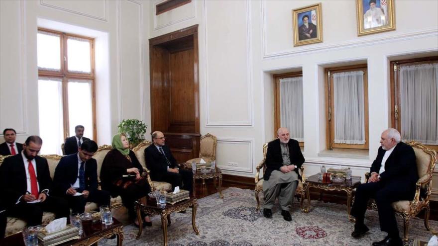 Canciller iraní, Mohamad Yavad Zarif (dcha.), y representante especial de la Presidencia afgana, Mohamad Omar Davudzai, en Teherán, 16 de marzo de 2019.