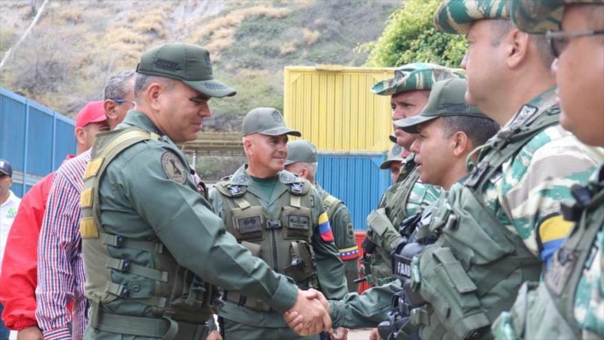 Caracas presenta maniobra militar como respuesta a ataques de EEUU