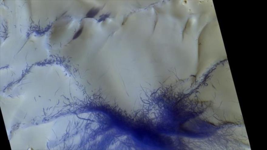Imagen tomada por la sonda TGO de ESA y Roscosmos muestra sendero de tornados sobre Marte, 14 de marzo de 2019. (Foto: ESA)