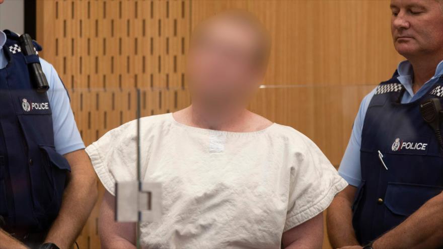 Brenton Tarrant, uno de los participantes en la masacre en Nueva Zelanda (Centro), comparece ante la corte, 16 de marzo de 2019. (Foto: AFP)