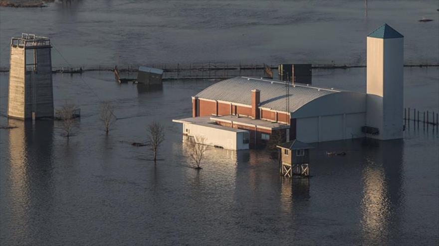 Un edificio de la Base Offutt de la Fuerza AÃ©rea de EE.UU. inundado por la crecida del rÃ­o Missouri, en su paso por el estado de Nebraska.