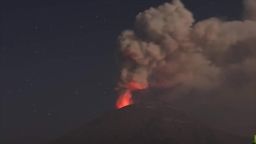Vídeo: Gran erupción en centro de México del volcán Popocatépetl