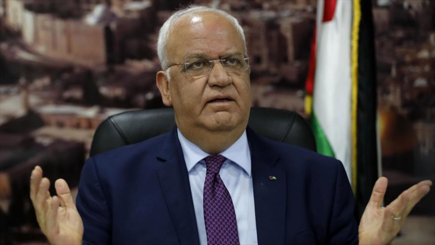 El secretario general de la OLP, Saeb Erekat, durante una rueda de prensa en Cisjordania, 1 de septiembre de 2018. (Foto: AFP)