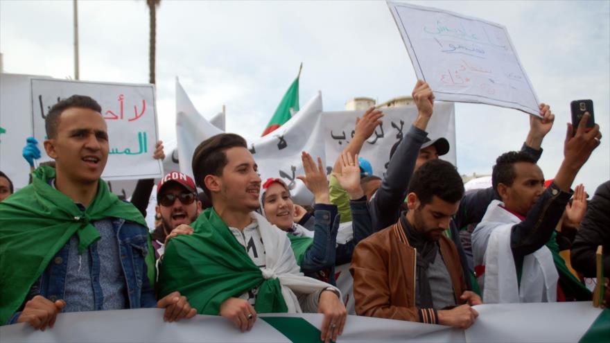 Partido gobernante de Argelia apoya protestas contra Buteflika | HISPANTV