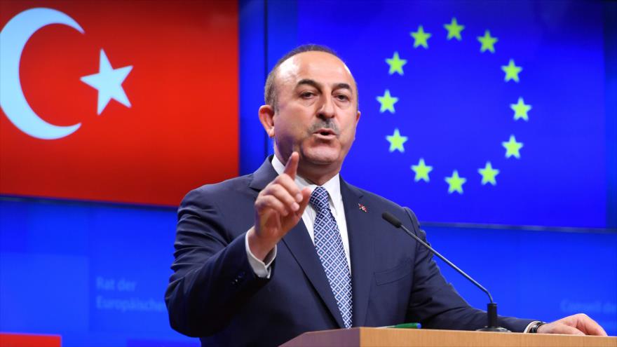 El canciller turco, Mevlut Cavusoglu, habla en una rueda de prensa en Bruselas, 15 de marzo de 2019. (Foto: AFP)