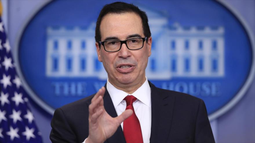 El secretario del Departamento estadounidense del Tesoro, Steven Mnuchin, habla en una rueda de prensa.