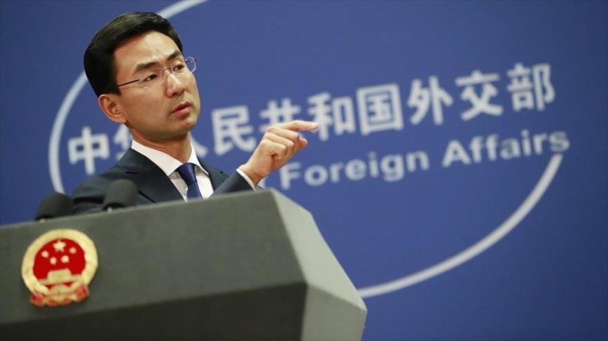 El portavoz de la Cancillería de China, Geng Shuang, en una rueda de prensa ofrecida en Pekín.