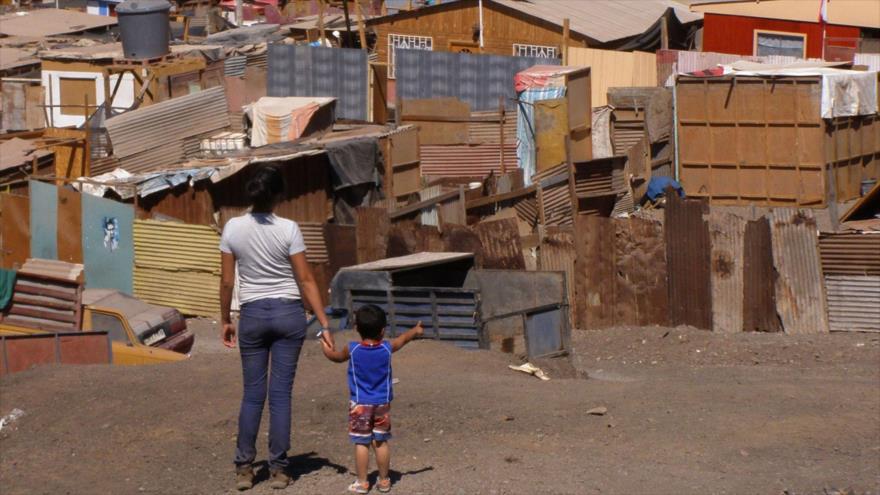 El 40 % de la población latinoamericana corre el riesgo de caer en la pobreza de nuevo, según la CEPAL.