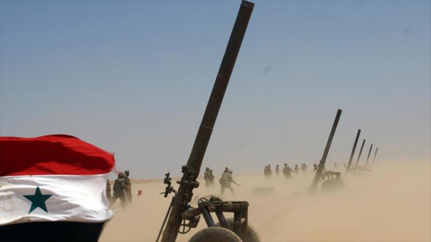Artillería del Ejército sirio ataca posiciones terroristas en Hama.