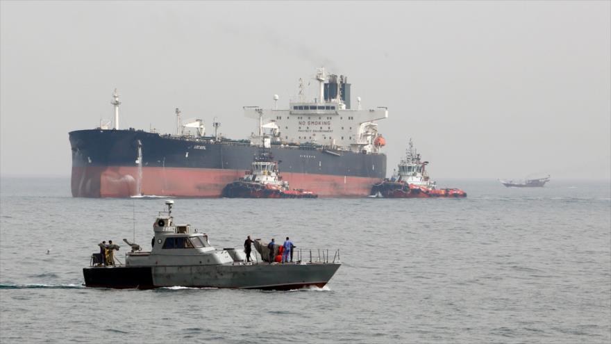 Irán ofrece ayuda a un petrolero extranjero en el Golfo Pérsico | HISPANTV