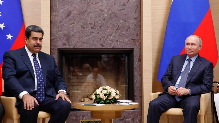 El presidente venezolano, Nicolás Maduro (izq.), y su par ruso, Vladimir Putin, en una reunión a las afueras de Moscú, 5 de diciembre de 2018. (Foto: AFP)