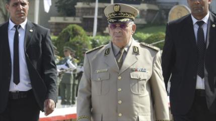Jefe del Ejército argelino exige dimisión de Buteflika