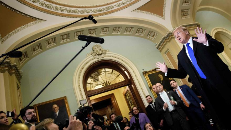 El presidente de EE.UU., Donald Trump, da una rueda de prensa antes de su reunión con los senadores republicanos en el Capitolio, 26 de marzo de 2019. (Foto: AFP)