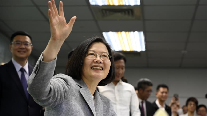 La presidenta de Taiwán, Tsai Ing-wen, se registra en Taipéi como candidato presidencial para las elecciones 2020, 21 de marzo de 2019. (Foto: AFP)