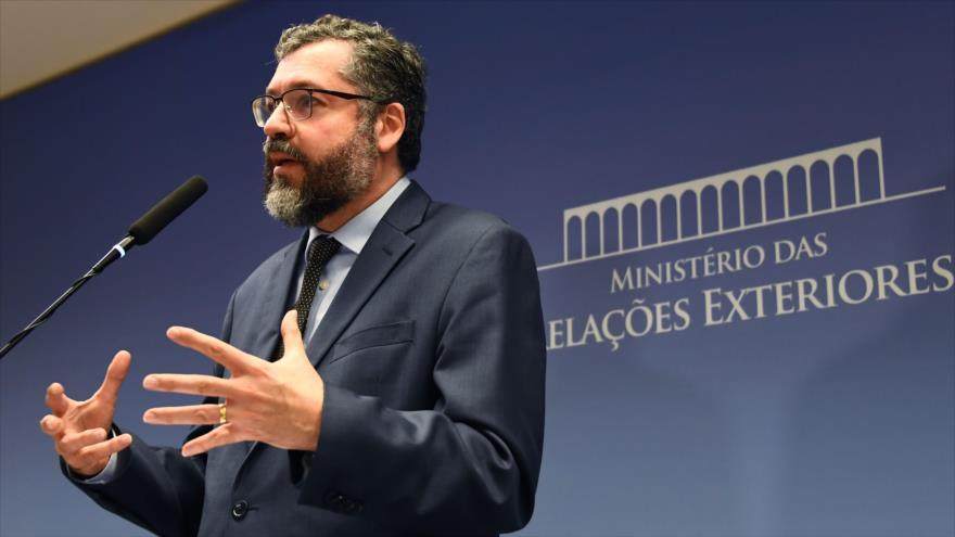 El canciller de Brasil, Ernesto Araújo, en conferencia de prensa en Brasilia, 20 de marzo de 2019. (Fuente: AFP)