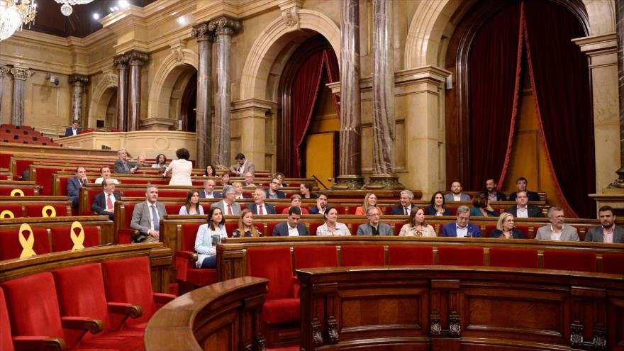 Legisladores catalanes en una sesión del Parlamento, Barcelona, 4 de octubre de 2018. (Foto: AFP)