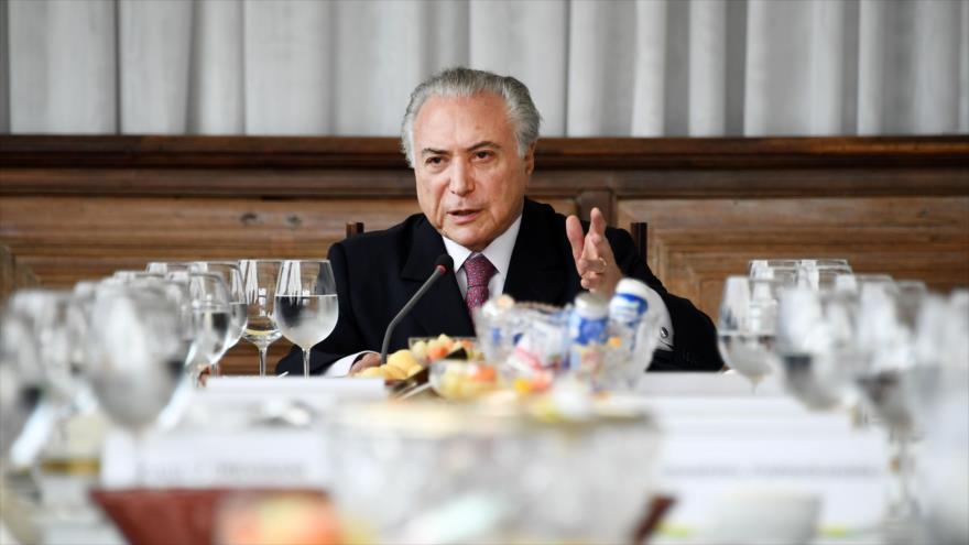 El expresidente de Brasil Michel Temer ofrece una rueda de prensa en el palacio Alvorada, Brasilia, 6 de diciembre de 2018. (Foto: AFP)
