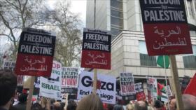 Vídeo: Cientos de británicos protestan frente a la embajada israelí