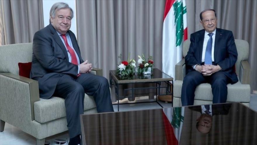El presidente libanés, Michel Aoun (dcha.), y el secretario general de la ONU, Antonio Guterres, se reúnen en Túnez, 31 de marzo de 2019.