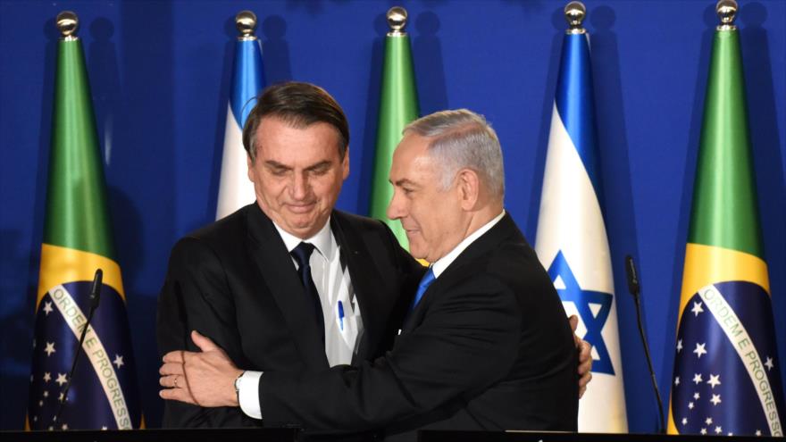 El presidente brasileño, Jair Bolsonaro (izq.), junto al primer ministro israelí, Benjamín Netanyahu, en Tel Aviv, 31 de marzo de 2019. Foto (AFP)