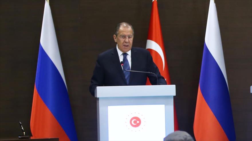 El ministro de Exteriores ruso, Serguéi Lavrov, habla en una rueda de prensa en la ciudad turca de Antalia, 29 de marzo de 2019. (Foto: AFP)