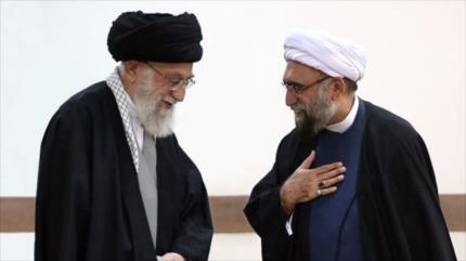 Líder designa nuevo administrador fiduciario de Astan Quds Razavi